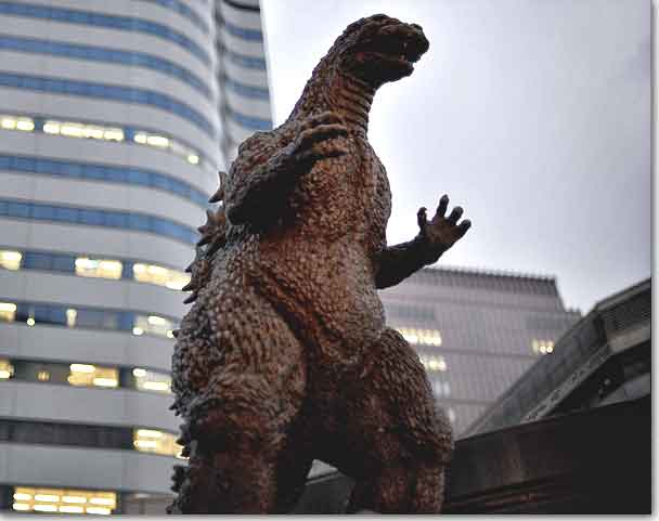 Godzilla Statue, hibaya park towers